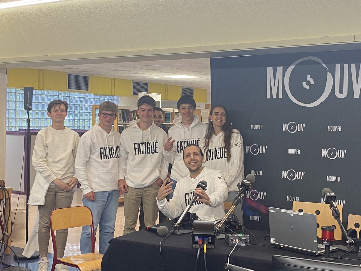 Les lycéens <a href="/lycee_pergaud/">lycee.pergaud</a> au micro de <a href="/mouv/">Mouv'</a> qui diffuse en direct du CDI  ce matin pour parler de leurs talents et des projets . Ils se sont levés tôt #onestpasfatigue <a href="/ClemiBesancon/">EMI_CLEMI Besançon</a> <a href="/acbesancon/">Académie de Besançon</a> <a href="/NathalieAlber15/">Nathalie Albert-Moretti</a>