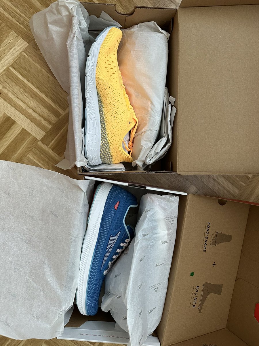 BustedSoles's tweet photo. I can’t explain exactly what, but there’s something irresistibly satisfying about a new pair of running shoes, or two 🤠 Btw, that 🍑y color is rad. https://t.co/X24FpGOfs4