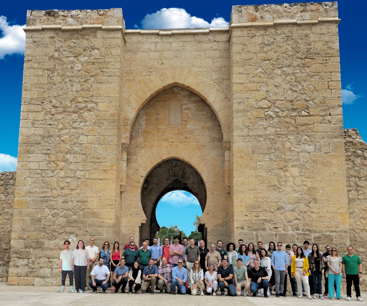 El <a href="/GrupoAlarcos/">GRUPO ALARCOS</a> celebra 26 aniversario, creado en mayo de 1997 cuando se iniciaron las investigaciones relativas al mantenimiento de los sistemas de información; tema de gran interés debido a los problemas derivados del año 2000 y del Euro.

+Info: alarcos.esi.uclm.es/N.php?id=1753