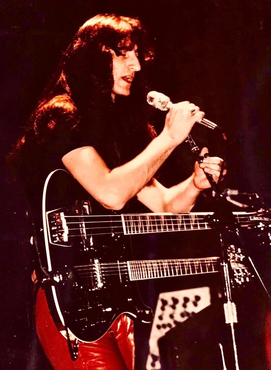 A phosphorescent wave on a tropical sea is a Cold Fire 🔥 

The pattern of moonlight on the bedroom floor is a Cold Fire 

The flame at the heart of a pawnbroker’s 💎 is a Cold Fire…

…I’ll be around…

#RIPNeilPeart 
Happy Geddy Friday #RushFamily @RushFamTourneys