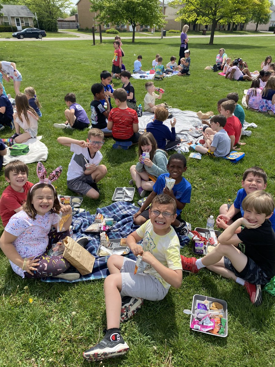 Ms_RogersEd's tweet photo. Yesterday was the perfect day for a lunch picnic outside for P Day in our ABC countdown! I cannot believe we only have 10 days left! https://t.co/neN1Ue4mVX