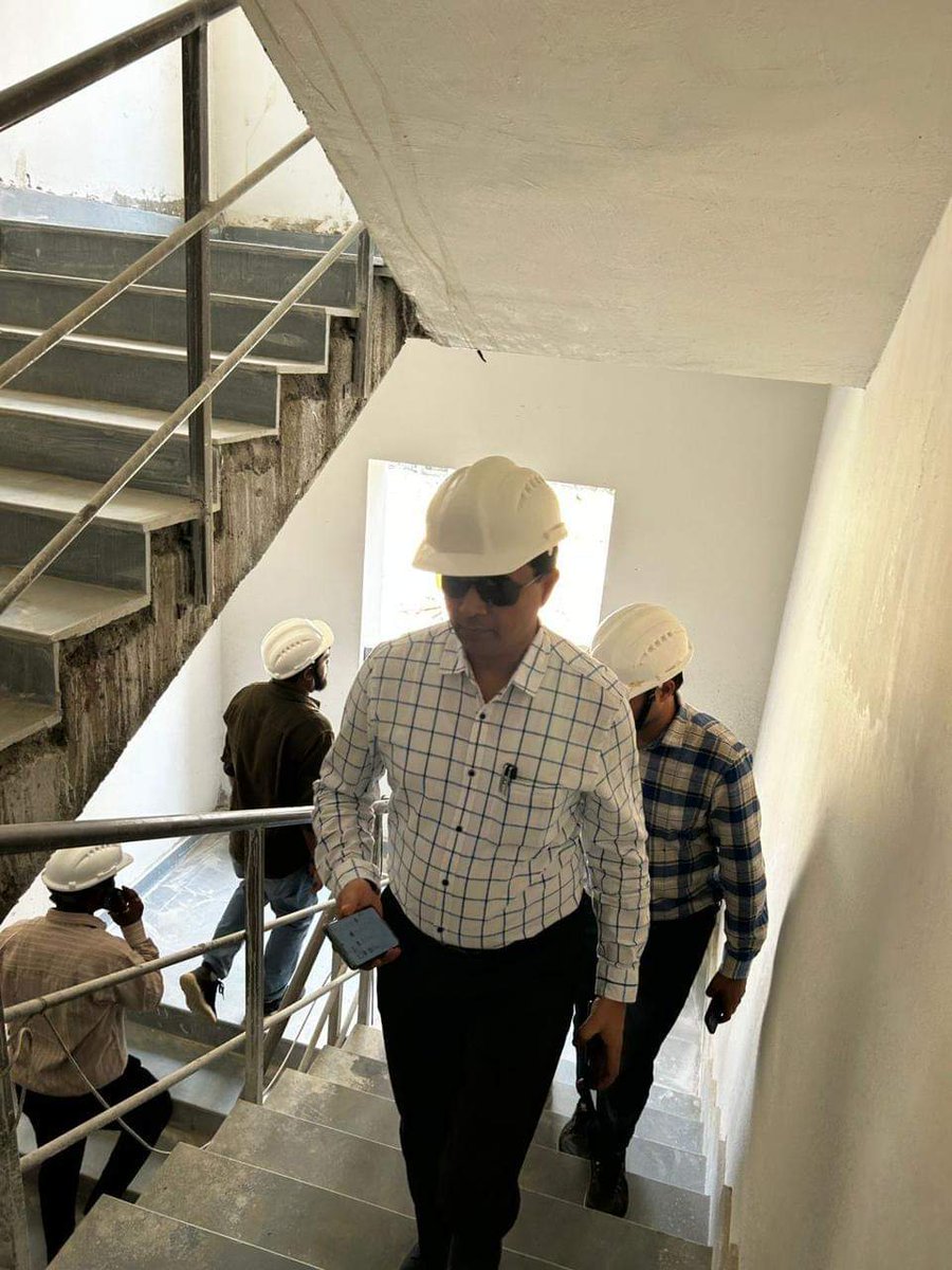 PMAYU_UP's tweet photo. Project officer/Cltc Lucknow makes a weekly visit to the site of the #lighthouseprojectlucknow with other DUDA team members and #LHP beneficiaries.
#PMAYUrban #PMAYUrbanUP #LighthouseProject #GHTC #HousingForAll #CompletingDreams #TransformingUrbanLandscape https://t.co/dVb7DUVx9D