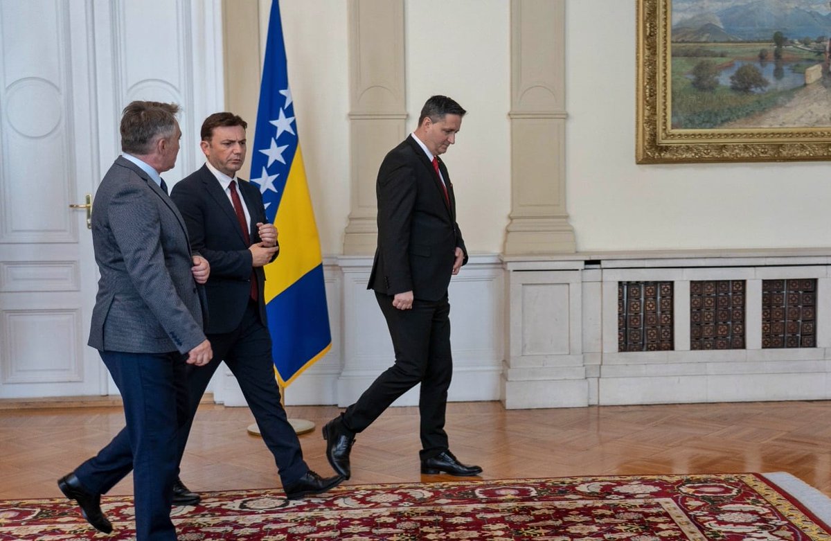 Bujar_O's tweet photo. Productive mtg with #BiH presidency: underscored the importance of constructive dialogue &amp; inclusive co-operation to address current challenges. Important to defend &amp; advance the progress made over the last 25 years to ensure a better future for the people in 🇧🇦. #ItsAboutPeople https://t.co/YATwQXbY6d