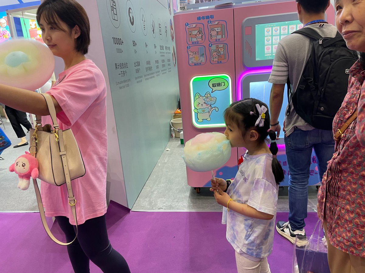 sunzeerobot's tweet photo. 2023 Asia Paradise and Attractions Expo
#vendingmachine #cottoncandy #candy #sunzee
#playground #ThemePark #CommercialPlaza https://t.co/nsEcgmGj7F