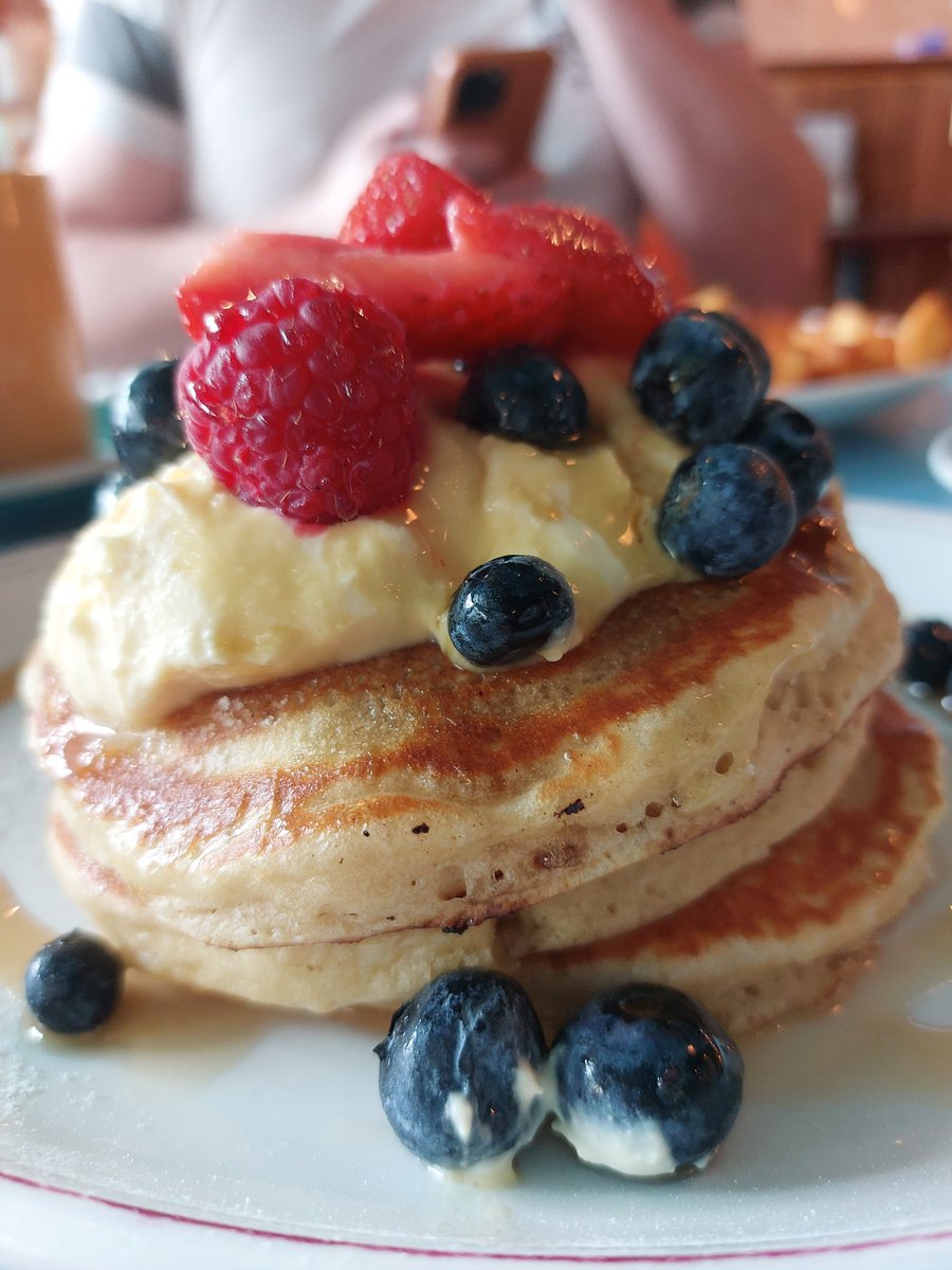 WallRobin's tweet image. International nurses day, perfect spring day,  Rishi Sunak's birthday and the most important occasion of them all,  IT'S MY BIRTHDAY!!!!