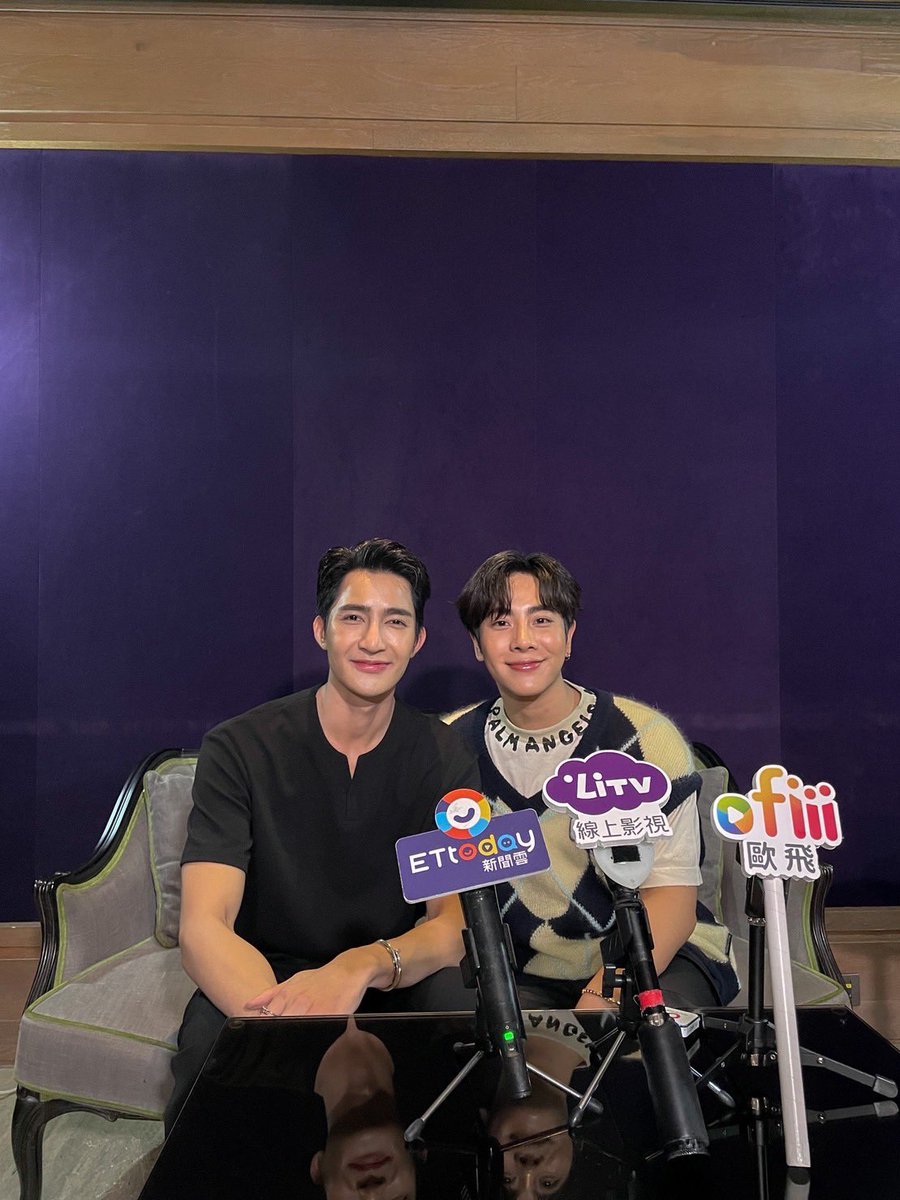 GMMTV's tweet photo. วันนี้เอิร์ท มิกซ์เดินสายให้สัมภาษณ์สื่อฯ ของทางไทเป ฝากเป็นกำลังใจและติดตามบทสัมภาษณ์ของพวกเราด้วยนะครับ 🌏🪐

#EarthMixReadyforTaipei
#GMMTV https://t.co/t8yVbPE0DM