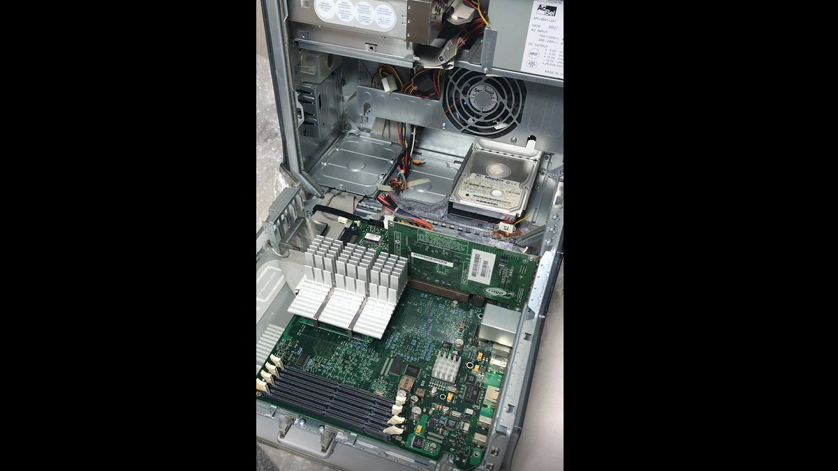 makincho8702's tweet image. MAC G4のジャンクを即決価格１円で購入しWindowsPCに改造しました。YouTubeにUPしてたので見たことある方も？いないよね！（今は削除済）動画をスクショして３話ほどでご紹介！１円？送料も高くないし出品者の方は？？？しっかり梱包されてたし慈善事業？
#MacG4
#自作PC 
＃ジャンク