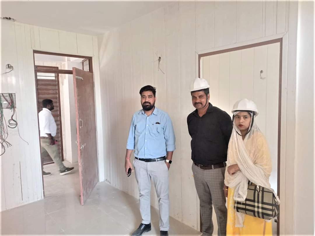 PMAYU_UP's tweet photo. #LHPLucknow greeted its upcoming beneficiaries,checking out the development.
#LightHouseProjectLucknow is providing families with a beautiful smile by fulfilling their dreams.
#PMAYUrban #PMAYUrbanUP #LighthouseProject #GHTC #HousingForAll #CompletingDreams #TransformingLives https://t.co/NoKYYOXPIt