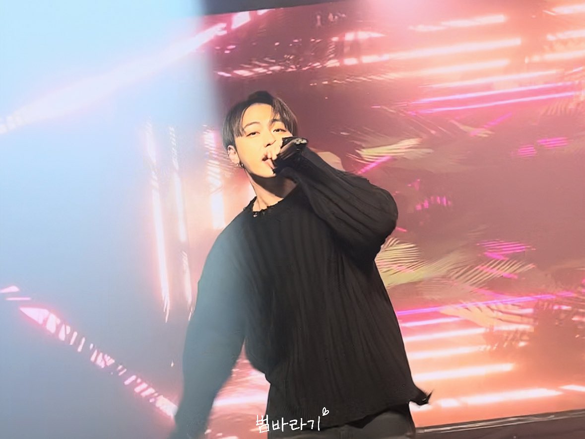 bombflower___'s tweet image. 230506 BEEGINNING👨🏻‍🤝‍👨🏼

춤추는 강아지임...🥺

#유권 #ukwon #김유권 
#블락비 #blockb