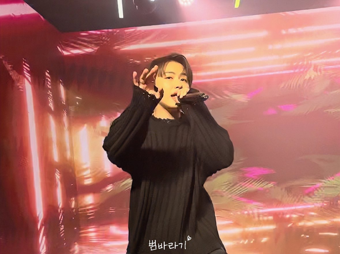 bombflower___'s tweet image. 230506 BEEGINNING👨🏻‍🤝‍👨🏼

춤추는 강아지임...🥺

#유권 #ukwon #김유권 
#블락비 #blockb