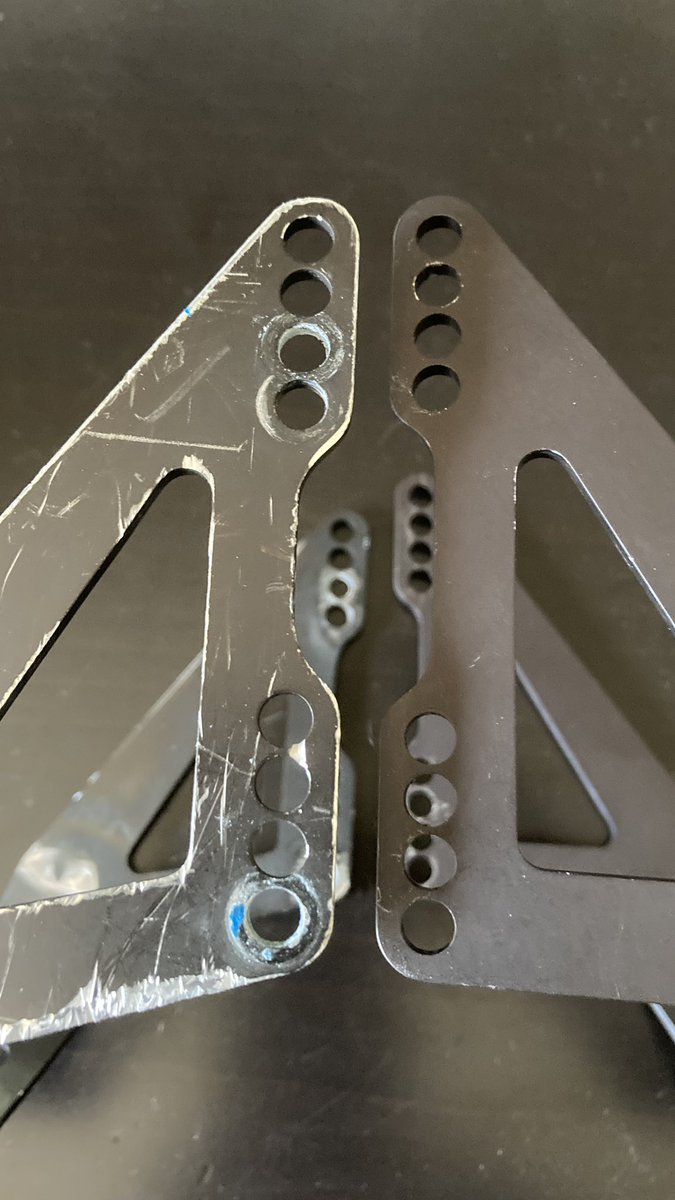 t350_56aw's tweet image. そういえば、ループのビス穴の位置がかなり違います
サイズ展開が変わったためでしょうね

穴２つ分サンダーで切り落とすかな〜

#sparkrandd