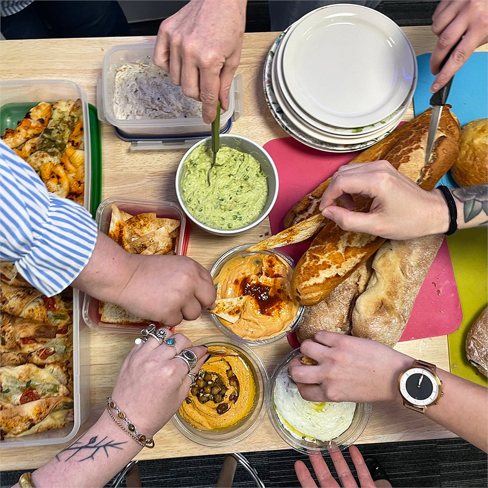 Conscious_Comms's tweet photo. Ahead of #InternationalHummusDay we celebrated our favourite dips by creating different flavours and sides to compliment. YUM!
#Homemade #TeamCooking #TeamBuilding #DipDay https://t.co/lkeSPEphno