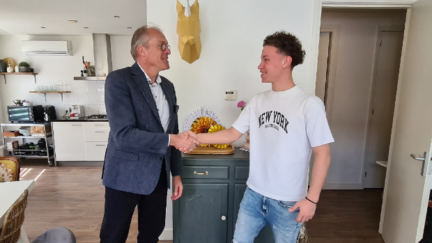 Gemeente Vijfheerenlanden helpt bijna 18-jarigen op weg met 'Yes 18 jaar! En nu?'-pakket -  hetkontakt.nl/vijfheerenland…