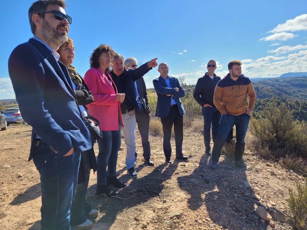 agriculturacat's tweet image. La #consellera @TeresaJorda es reuneix amb el president de la comunitat de regants Garrigues Sud, que aplica un sistema de reg eficient a pressió.  

💧 La comunitat abasta 10.600 ha de les quals es reguen 9.314 de les comarques de Les Garrigues i Ribera d’Ebre.