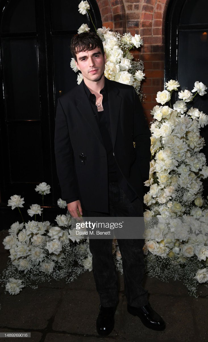 CoreyMylchDaily's tweet photo. 📸 | #CoreyMylchreest and Freddie Denis at the Vogue &amp; Netflix Celebrate The BAFTA TV Awards #QueenCharlotte https://t.co/uNt9qPzX2j