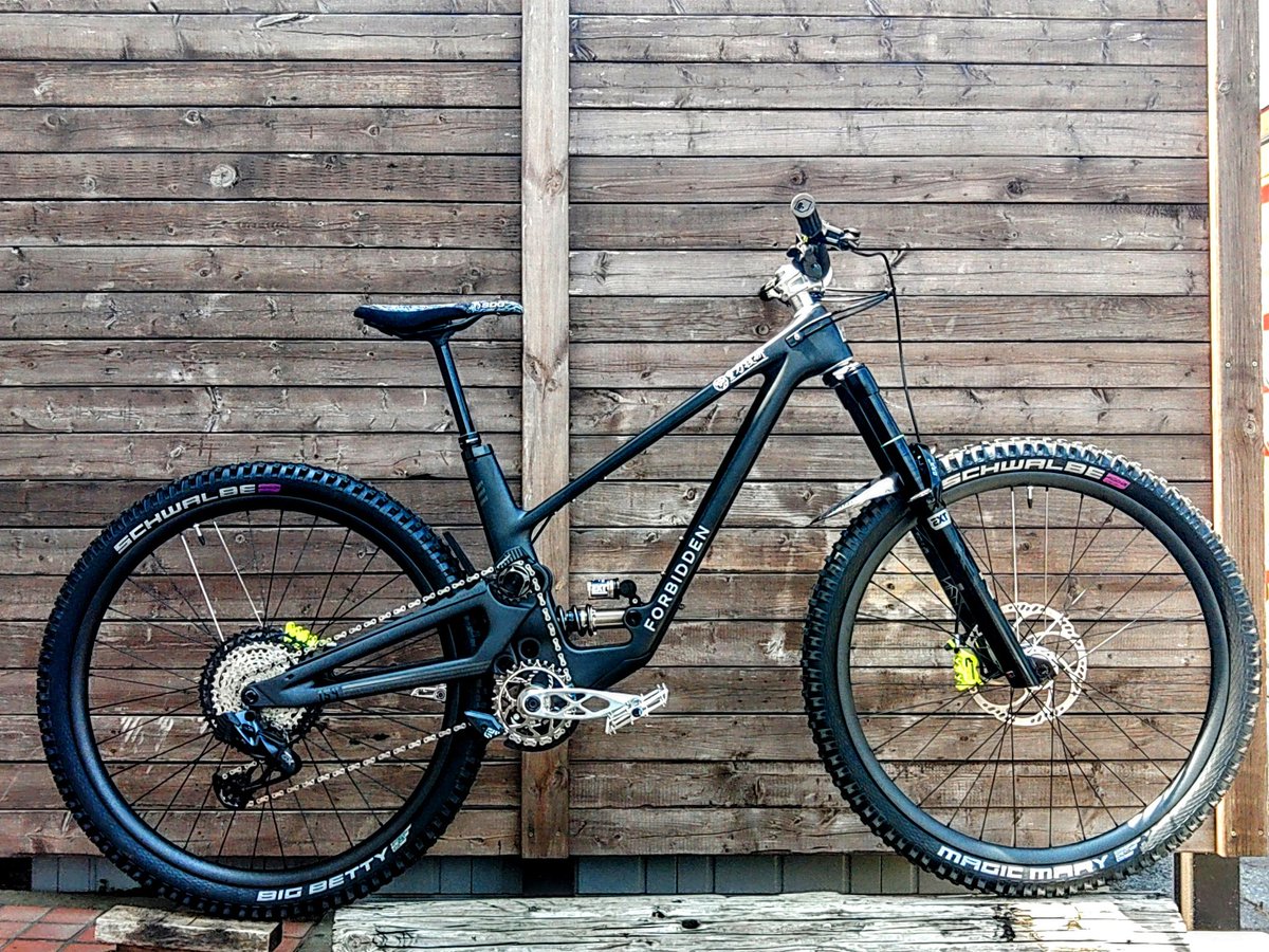 gravitylab's tweet image. 本日の納車、フォビドゥン-ドレッドノート。正にドリームバイクですね。パーツが中々揃わずお待たせしてしまいました。ありがとうございます、楽しいMTBライフを！