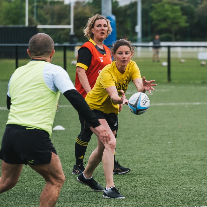 staderochelais's tweet photo. Un entraînement de la section Rugby Santé peut paraitre tout à fait classique, mais quand on s'y intéresse de plus près, on découvre un groupe uni, défini par un mot : la bienveillance. 🤝

Rencontre ! ⤵️

#FievreSR I #rugbysanté