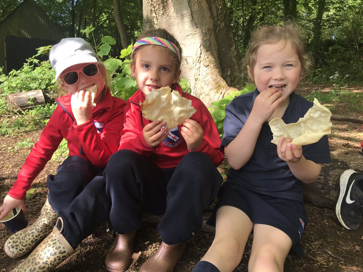 MonktonYear1's tweet photo. Sharing freshly cooked poppadoms fresh from the fire! 🇮🇳🔥@MonktonCoCur #WildMonkton #MonktonYear1 https://t.co/68aFgeTpfx