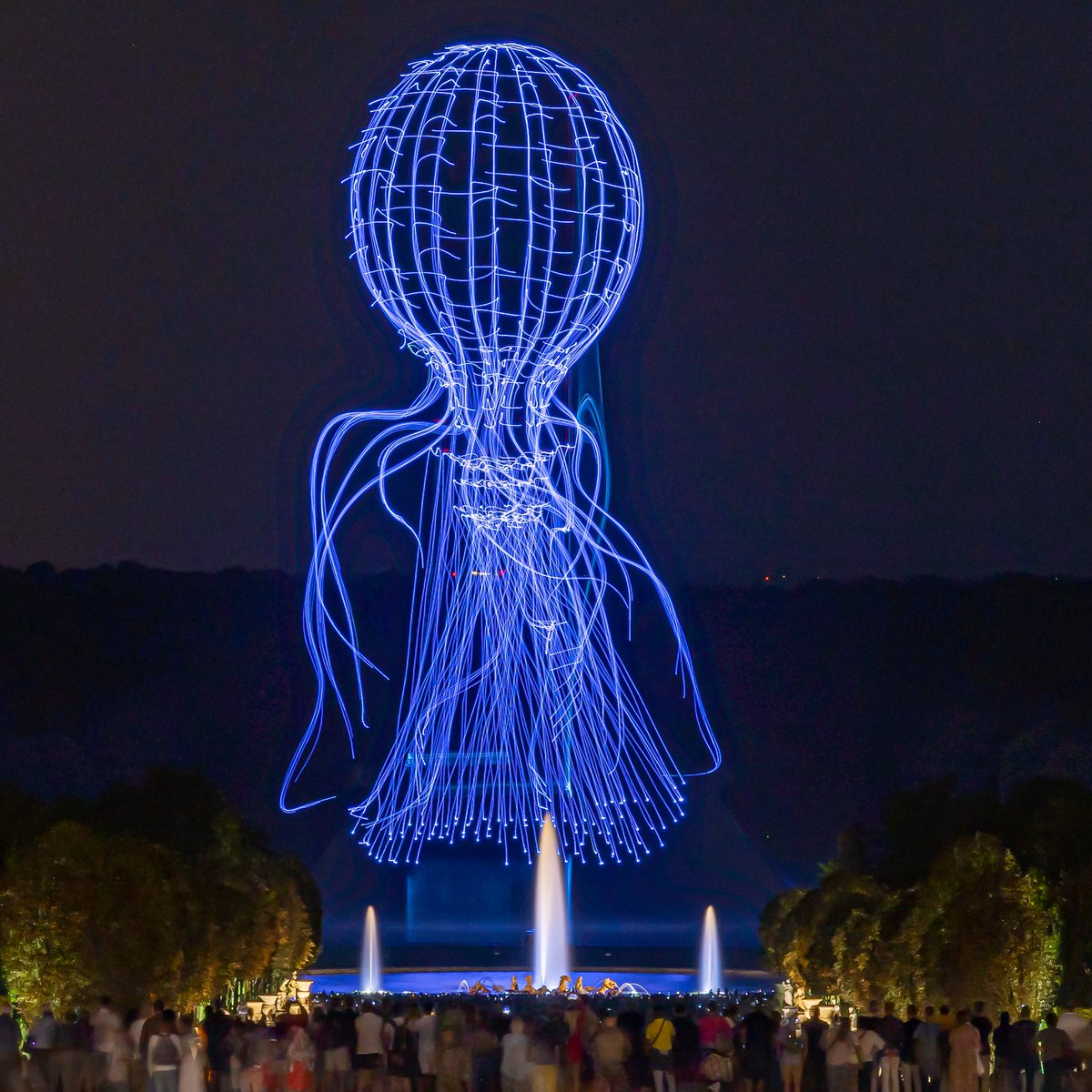 #FeuOLac Le plus grand spectacle de drones jamais réalisé en Europe aura lieu les 18, 19 et 20 mai à 22h dans la Rade de #Genève 🧵