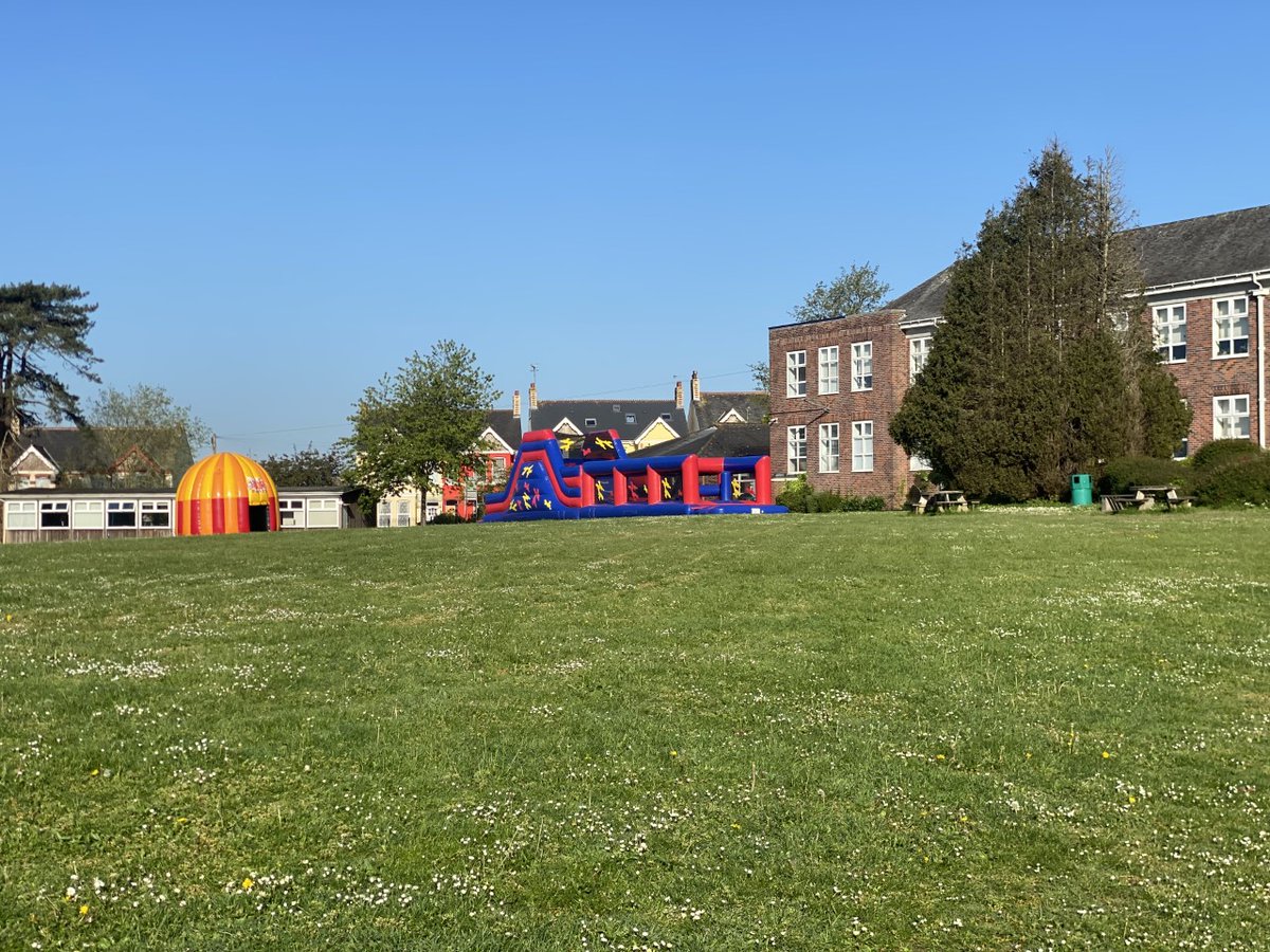 DHSGnews's tweet photo. ๐ Year 13 Celebration Day was a blast! Rain and shine, they embraced the spirit of joy and unity. Exhilarating #inflatableadventures #memoriesmade. The final assembly's theme of Time left us inspired. These exceptional individuals have a bright future ahead! ๐ #ClassOf2023 https://t.co/D9IBn0JdTh
