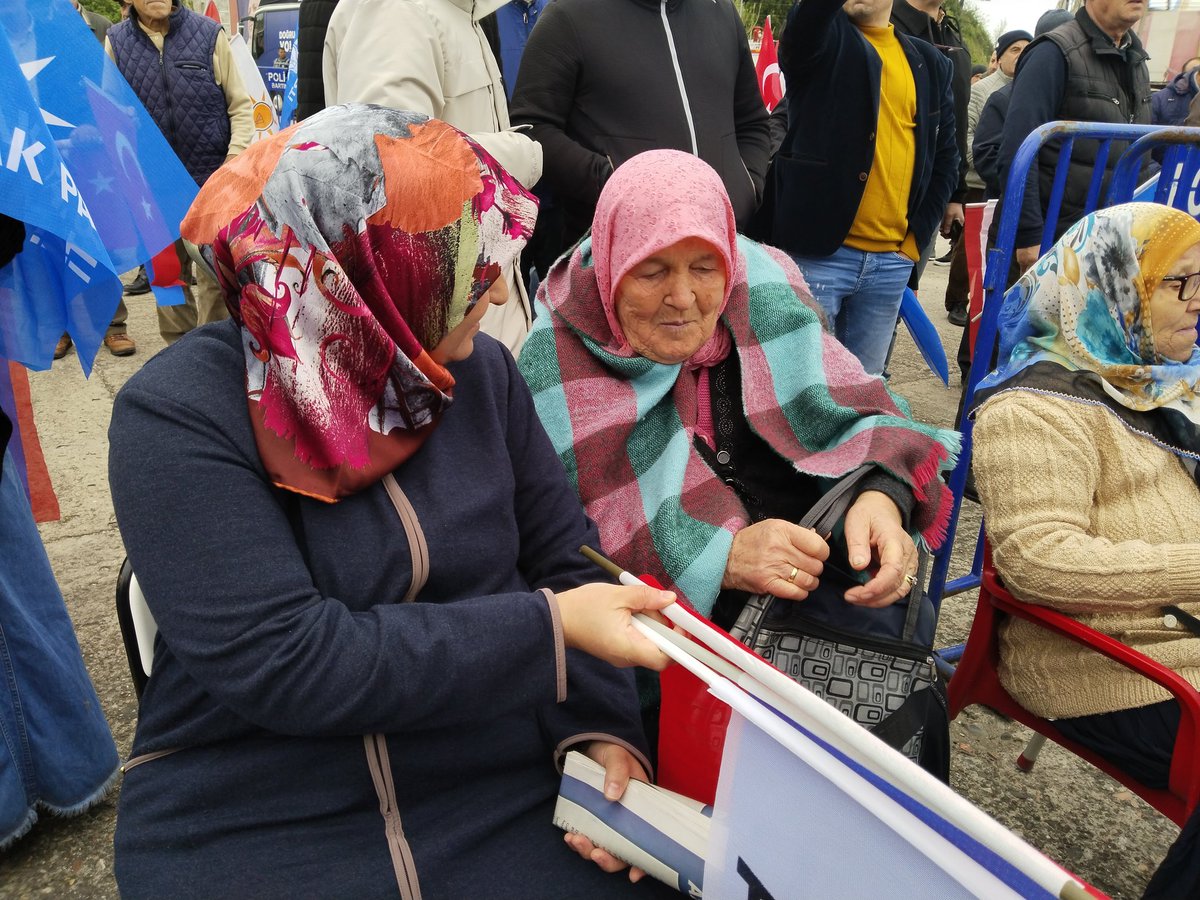 📍#Kurucaşile Mitingimiz

Teşekkürler Kurucaşile!

Ferhat olup dağları deldiğimiz Kurucaşile,
Tekneciliğin simgesi Kurucaşile kararını vermiş.
Kurucaşile yine #DoğrusuAKParti diyor,
 #DoğruAdımlarlaYolaDevam diyor!
<a href="/aysekesir/">Ayşe Keşir 🇹🇷🇹🇷🇹🇷</a> <a href="/Emine_Gozgec16/">Av. Emine Yavuz Gözgeç</a> <a href="/ElifYesimAraz1/">Elif Yesim Çağlar 🇹🇷🇹🇷🇹🇷</a> <a href="/ZHatip/">Zehra Hatipoğlu</a> <a href="/evrenayvaz74/">Evren Ayvaz</a>