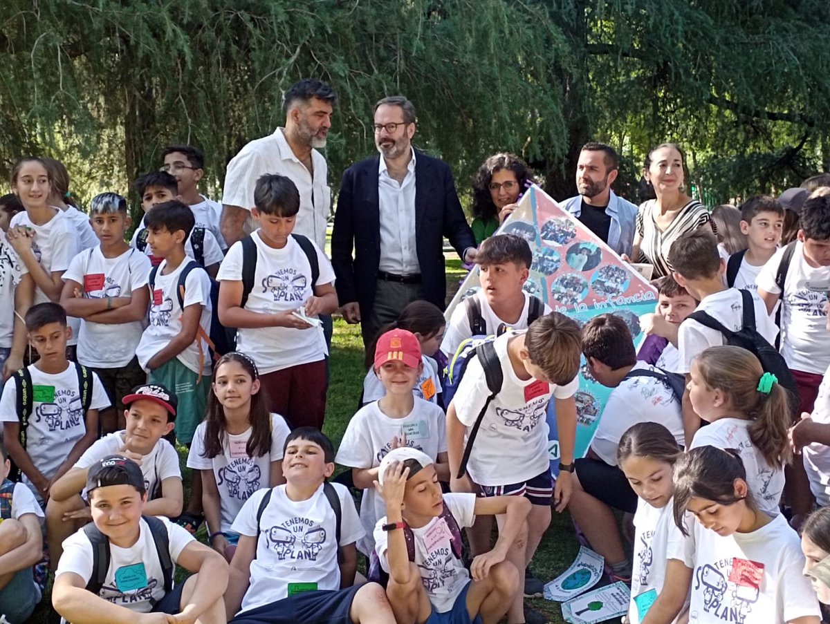 CooperacionAND's tweet photo. Hoy la #AACID acompaña a @CICBata y al Delegado del Gobierno de @AndaluciaJunta en Córdoba, @adolfo_molina, al encuentro #TransformandoNos, donde niñ@s y jóvenes nos presentan sus alternativas transformadoras de #Agenda2030 de la infancia. 

➡️https://t.co/8ofsjjbeD0. https://t.co/F0q8JstuI0