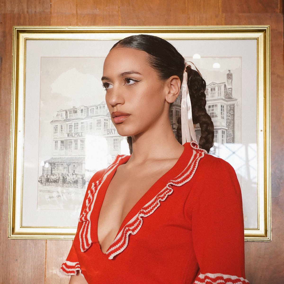 ★ Make Me Yours is out now ★ LISTEN HERE : tr.ee/qRab3z7OUU