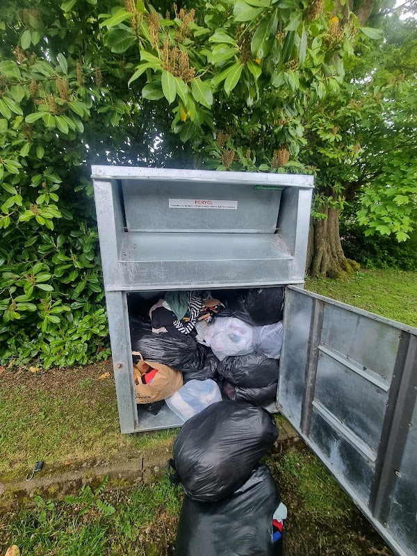 BagsDaffi's tweet photo. On Wednesday we collected 124 kg of unwanted clothing from @MeifodPlaygroup
Another £37.20 in the bank! Fantastic effort! Keep it going!
#sustainableclothing #localcommunity #schools #recycle #Recycling #sustainabilityinstyle #SustainabilityMatters #sustainabilitytips https://t.co/Qe7qhazmAz