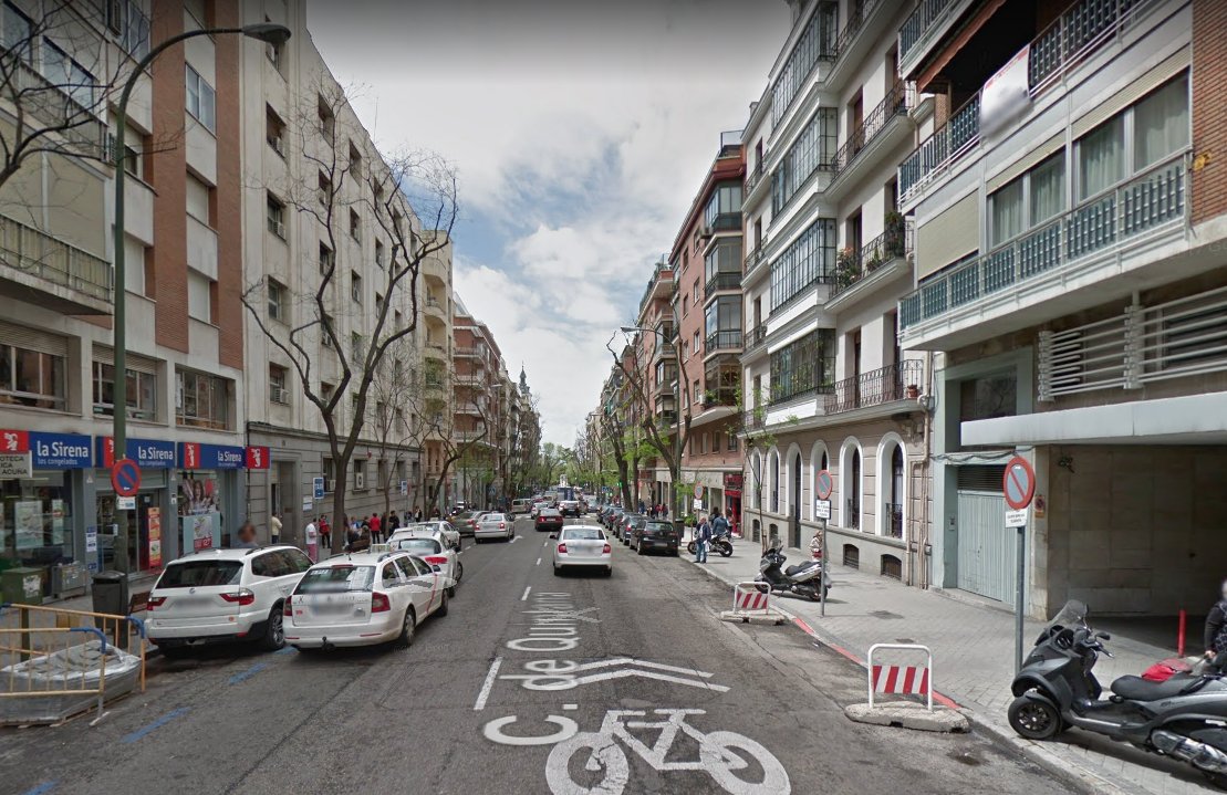 Cuesta reconocer la calle Quintana. Los bombardeos fueron muy intensos.
El consulado de Finlandia y el palacete del conde de Toreno entre los edificios afectados
📷EFE, noviembre de 1936