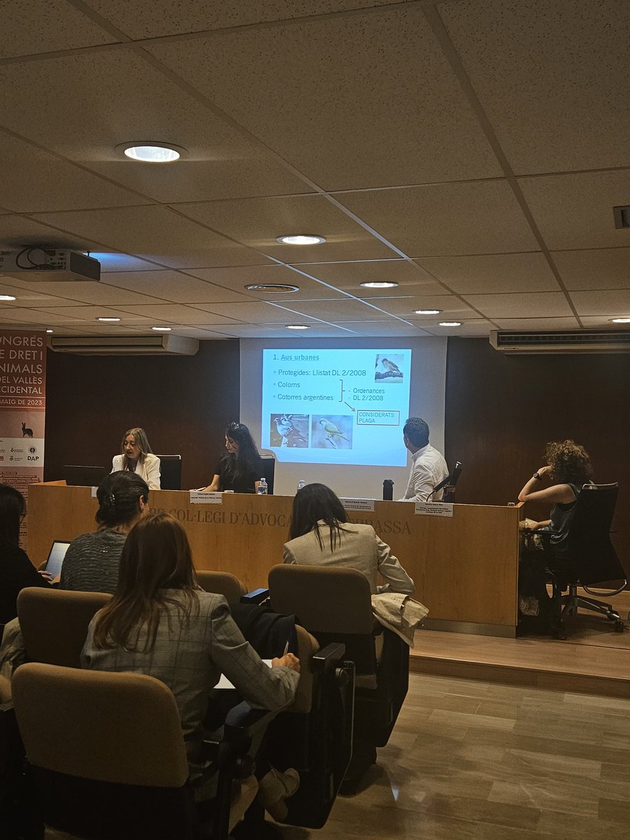 Segunda mesa del III Congreso de Derecho y Animales del Vallès Occidental: "La fauna silvestre y las problemáticas que afectan a las diferentes especies urbanas y no urbanas", con <a href="/mjmata__/">Maria Jose M</a>, Marcel·lí Bosch y Sandra Saura. #DretAnimal