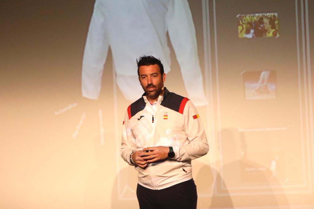 "Tu actitud ante las derrotas es lo que define tus victorias". El lema motivacional de <a href="/Pirriesgrima/">José L. Abajo Pirri</a> aplicable a cualquier proyecto de vida. 
Esencial como el análisis y la planificación “porque tan importante como tomar decisiones es elegir bien el momento”.
#25AñosPROSOL