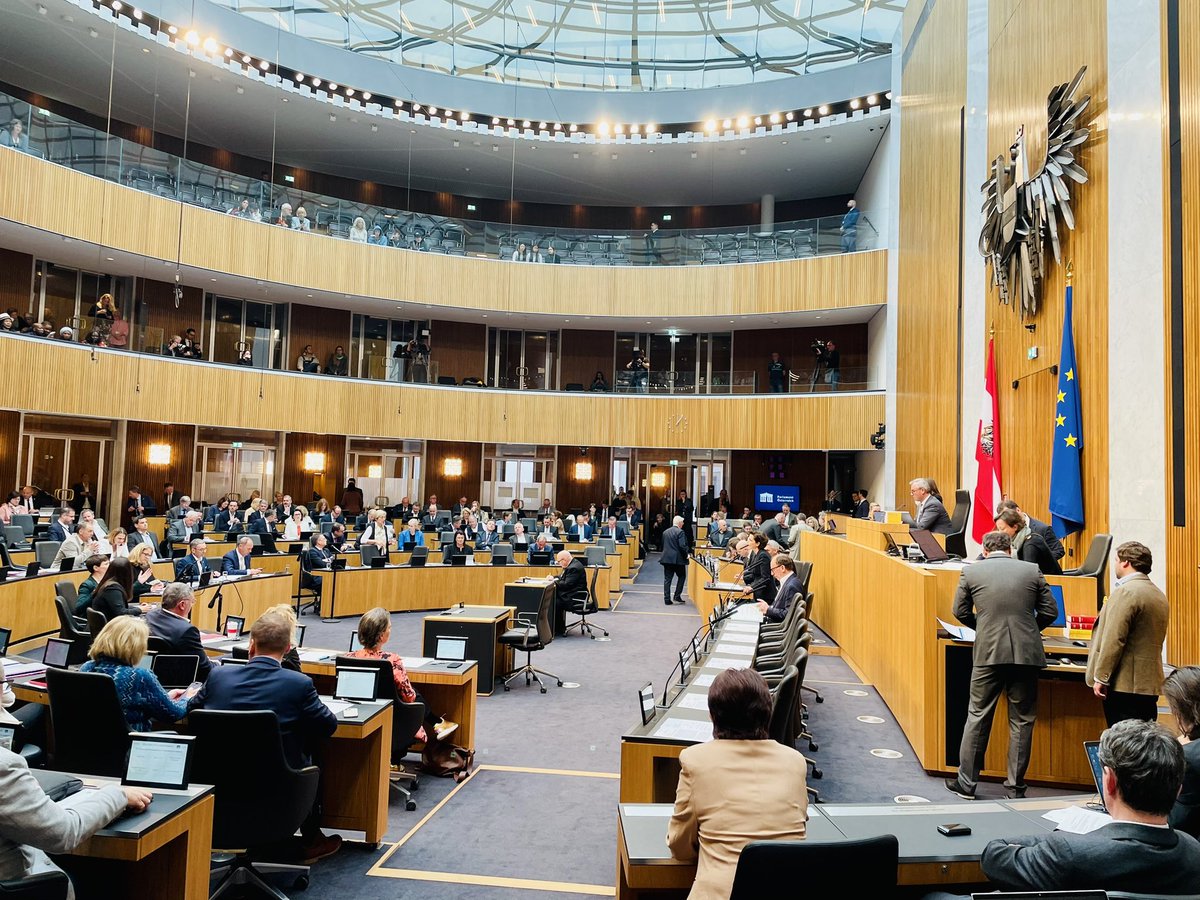 emitterhuber's tweet photo. #Sondersitzung im Österreichischen Parlament: Totalversagen der Bundesregierung im Kampf gegen die Teuerung! https://t.co/JRsjPwq0AK