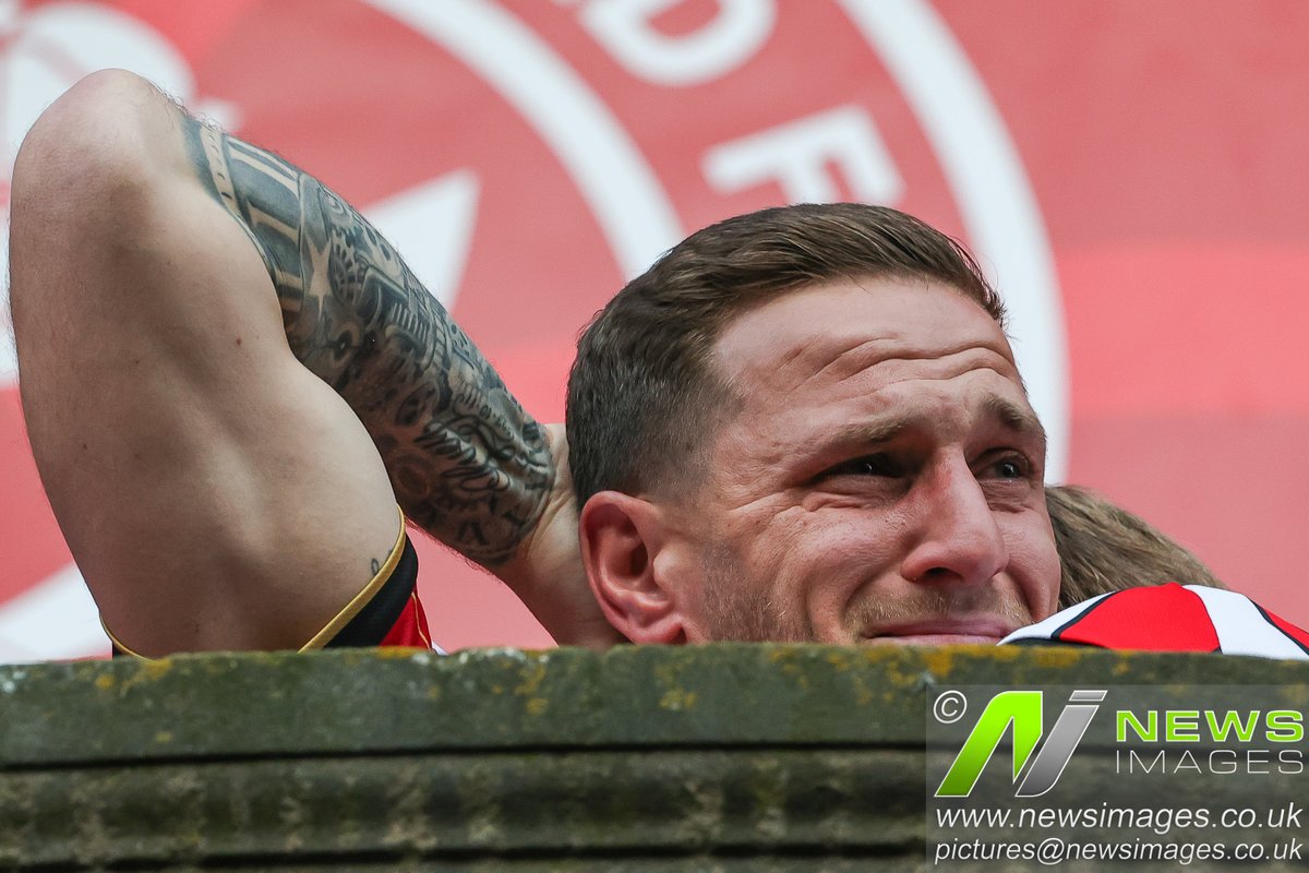 gevans_photo's tweet photo. Sheffield United Promotion Parade
-
Shot for @news_images_uk
-
#PremierLeague #SheffieldUnited #SUFC #PromotionParade https://t.co/uuwsbD8JcA