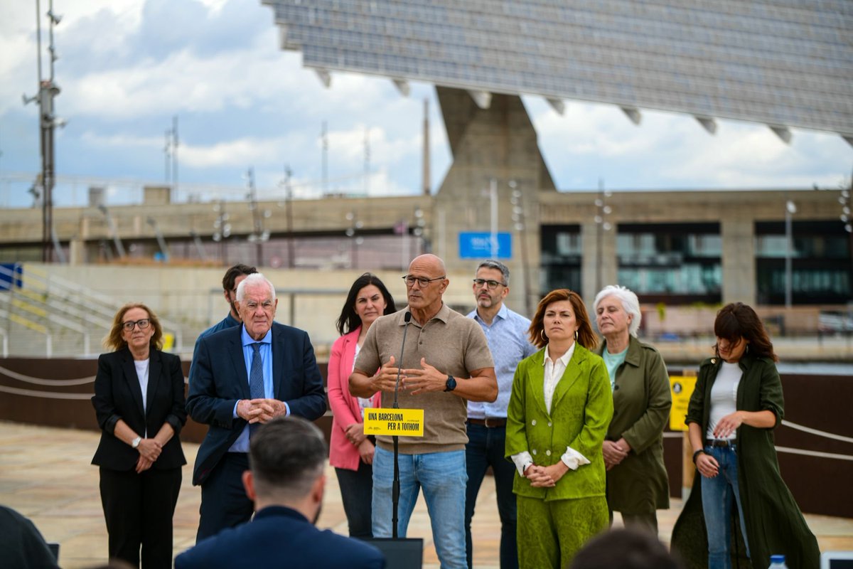 Campanya: Dia 1.

Des de la pèrgola fotovoltaica del Fòrum, parlem sobre transformació ecològica ♻️

🗣️ "La Generalitat fa una aposta clara i ferma per assolir el següent objectiu l'any 2050: la neutralitat climàtica, tenir el 100% de renovables"
<a href="/raulromeva/">Raül Romeva i Rueda</a> 

#AraMaragall
