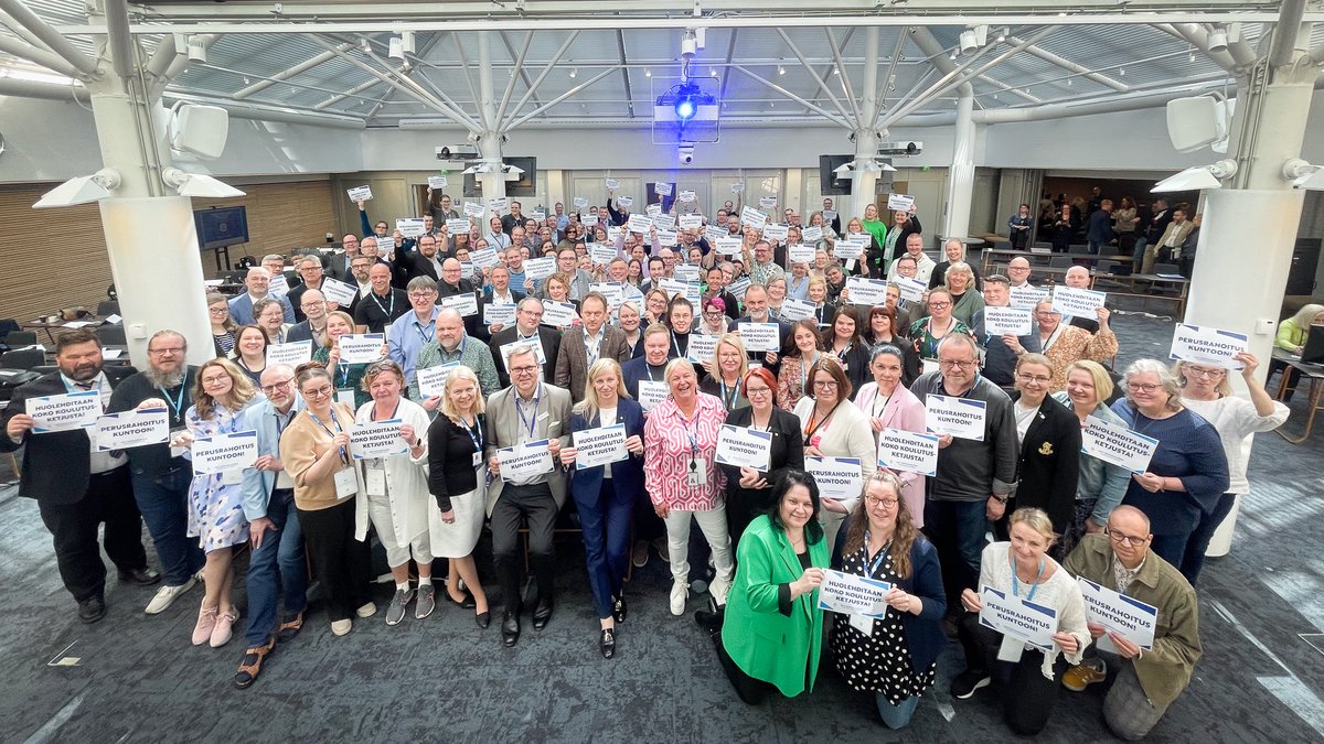 💶 Perusrahoitus kuntoon. 
📌 Koko koulutusketjusta on huolehdittava. 

Siinä #OAJvaltuusto:n ydinterveiset hallitusneuvottelijoille. Täältä löytyy lisää kynnyskysymyksiä tulevaisuudenkestävälle Suomelle: oaj.fi/hallitusneuvot… #Hallitusneuvottelut #opehommat