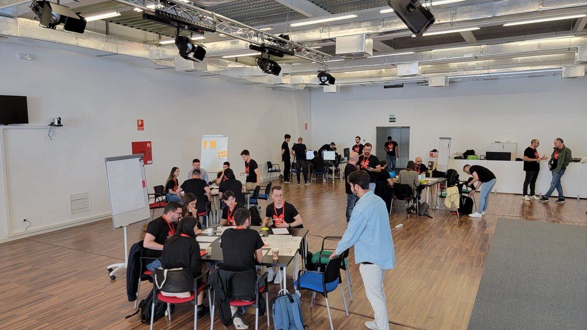 ymant's tweet photo. Hoy colaborando en el #ValenciaLegalHackaton buscando la mejora de procesos con la ayuda de la #InteligenciaArtificial https://t.co/zP73vhQDoC