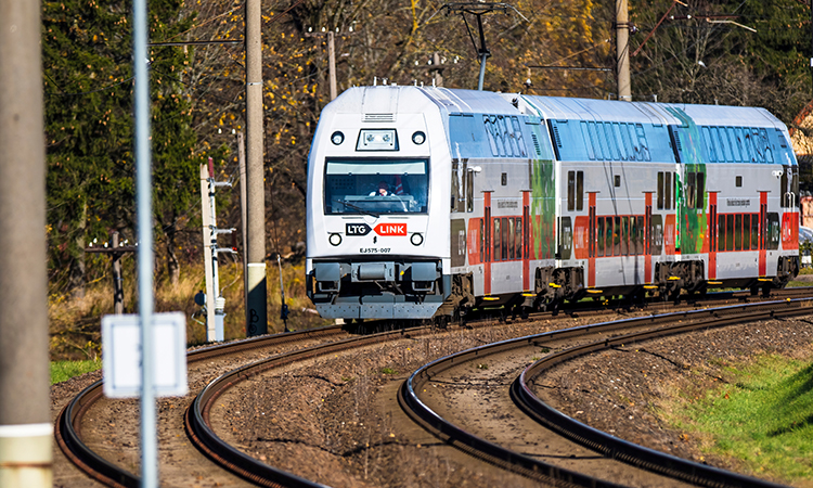 SaveATrain's tweet photo. Carrying more   - https://t.co/NJeUtcOKHi #ltglink #minstryoftransport #passenger #agreement #railtravel #trains #LithuanianRailways #Lithuania https://t.co/xIZPVnYGla
