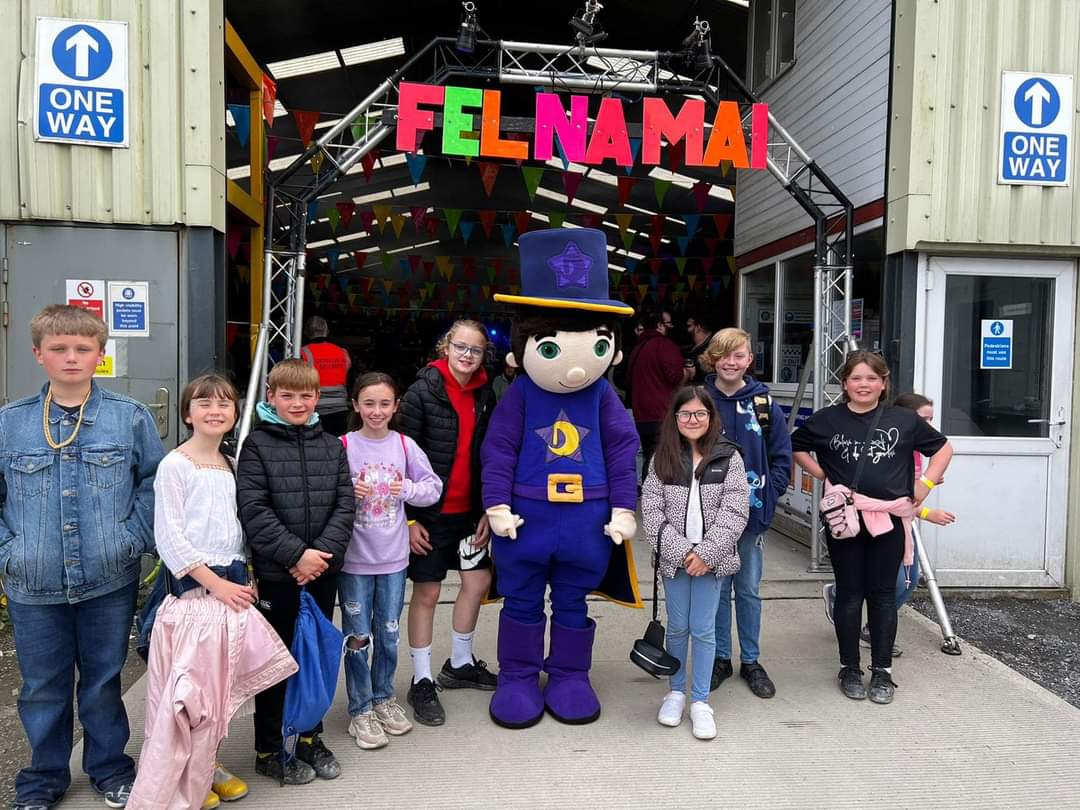 Ysgol y Ddwylan tweet media