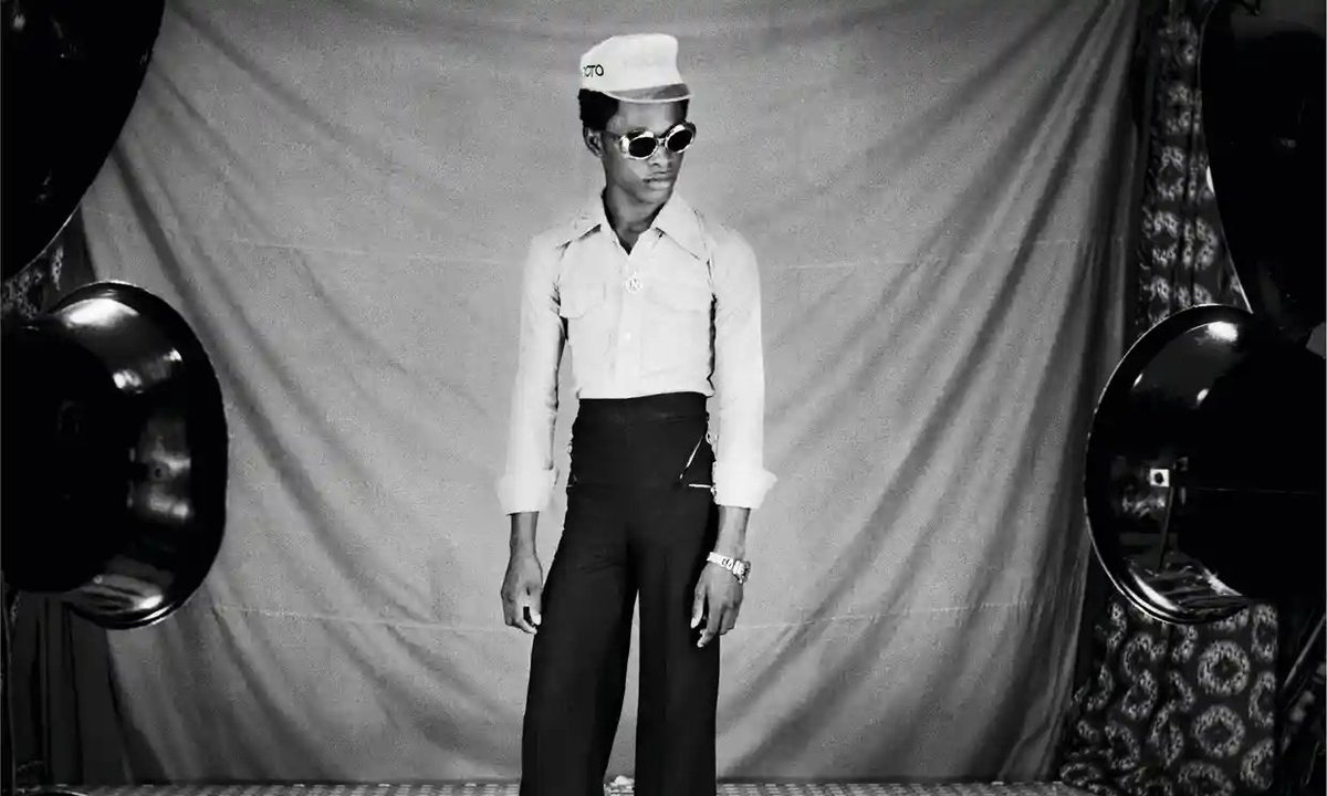 mixdevil66's tweet photo. ‘Man of 1,000 faces’ wins #DeutscheBörse #photography prize. #SamuelFosso scoops £30,000 award for performative self-portraits of historical figures including Angela Davis and Mao Zedong @TPGallery https://t.co/MvN3T31Df4 #DBPFP23 https://t.co/wOi2vAgOcO