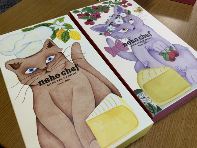 コミティアで沢山のお菓子をいただいて日々おやつが充実している。 今日は猫の肉球を食べるよ。 …美味い。 ありがとうございます。