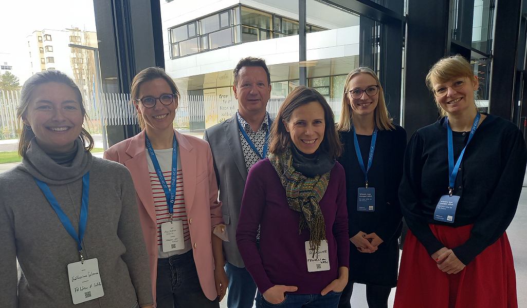 FHWienAT's tweet photo. Sechs ForscherInnen der FHWien der WKW präsentierten beim 16. FH-#Forschungsforum aktuelle Erkenntnisse zu nachhaltigem Wirtschaften, #Journalismus &amp; #SocialMedia und der Transformation von Familienunternehmen.

Zum Newsbeitrag: 👉 https://t.co/IyodJ3pUCl

#fhwienderwkw #ffh23 https://t.co/mwCb57knED