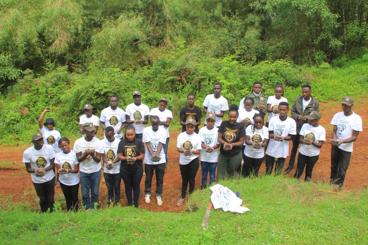 Karasinga3's tweet photo. Seed ball broadcasting is one way of planting many π² once .
Thanks to @cookswelljikos
#dkfandkdf #ClimateJustice #EnvironmentalJustice https://t.co/XRuUruM6jk