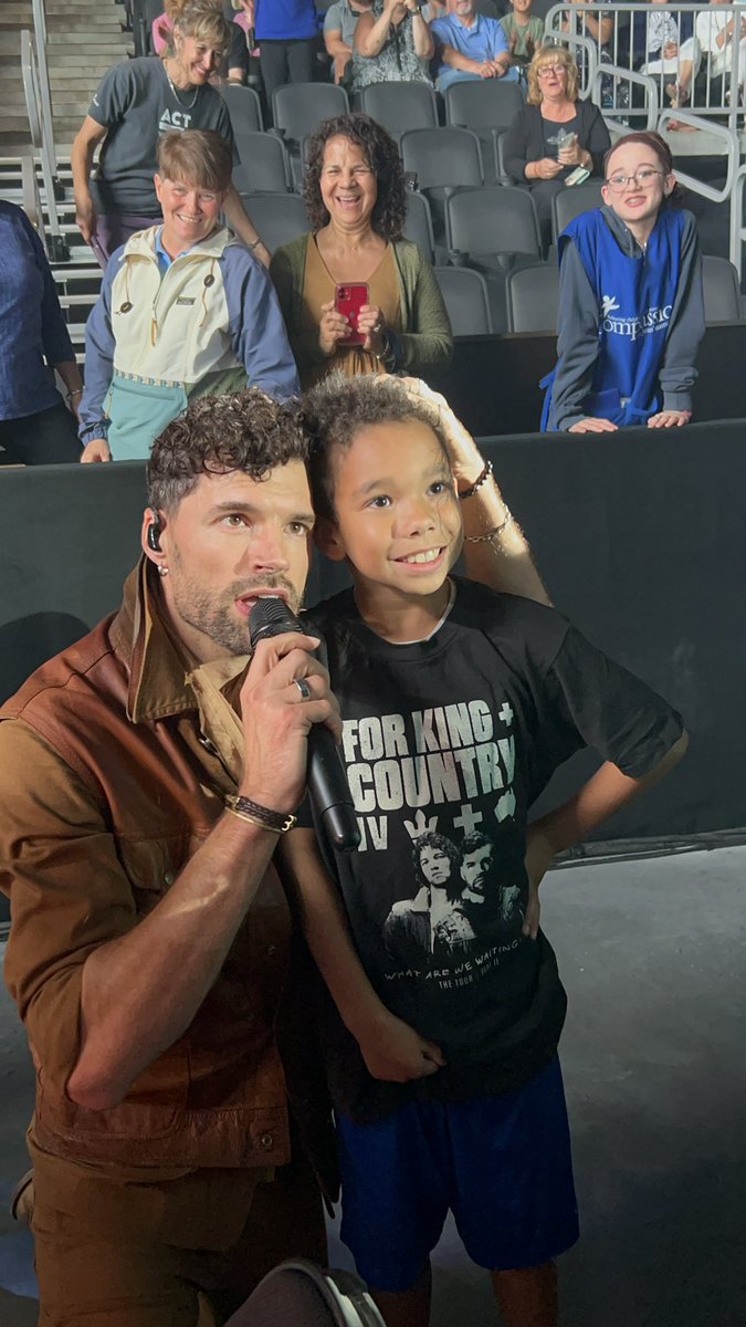 malaika_hamlin's tweet photo. @4kingandcountry  thanks for making my nephew’s night! It was his first concert!! https://t.co/P24FK2wEp3