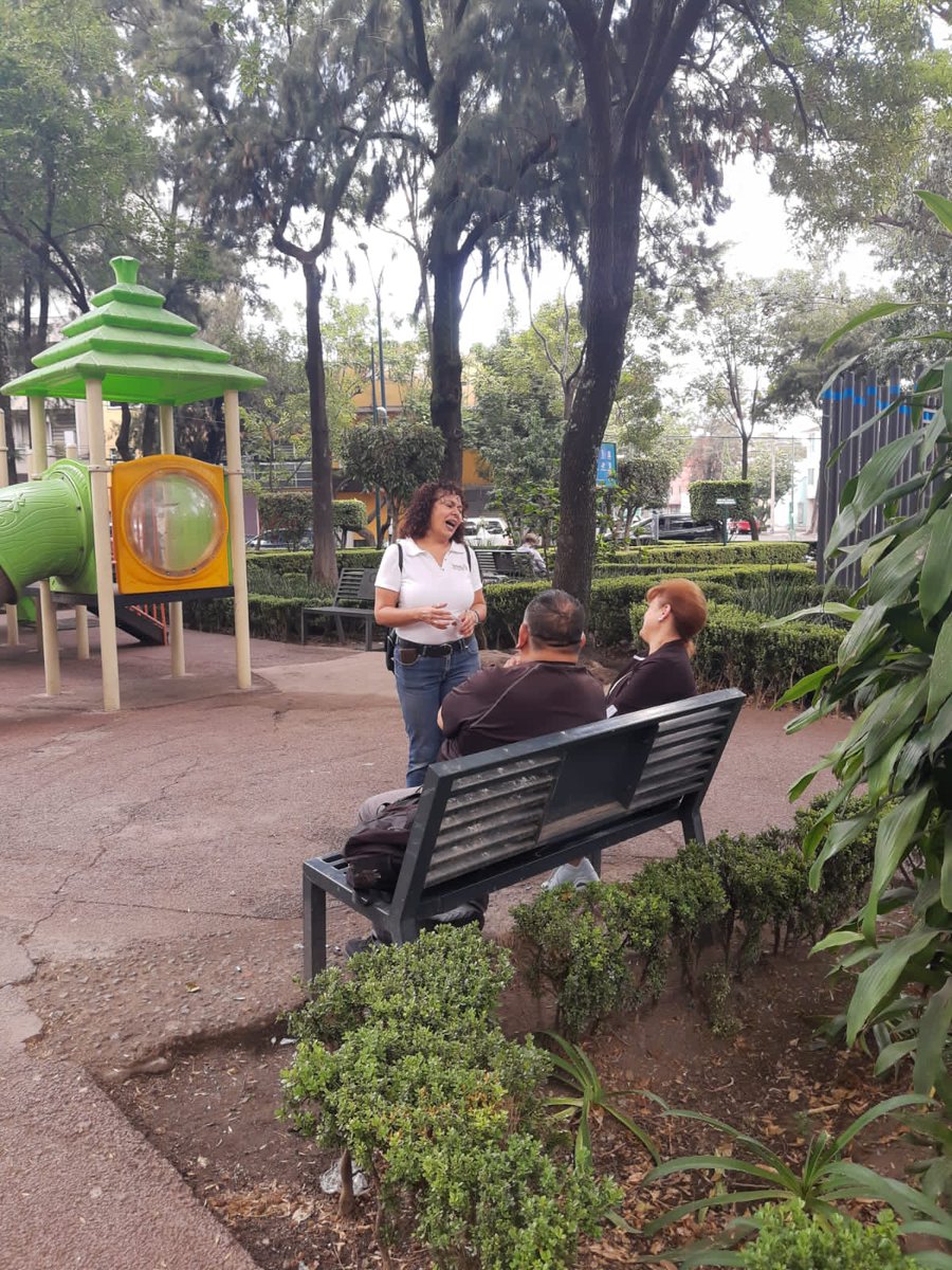 PatriciaAlfaro's tweet photo. Siempre es un placer poder platicar con las vecinas y vecinos.
En esta ocasión nos tocó visitar el #ParquePostal y #ParqueModerna
En breve daremos los comentarios.
#YoCuidoMiParque https://t.co/bSK39y5v0f