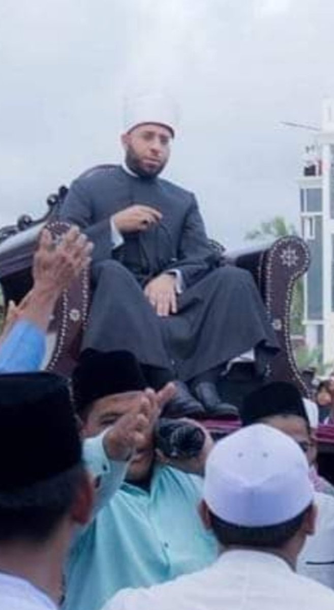 دي ما حصلتش  من أيام القدماء المصريين
هما دول رجال الدين مش خايفين ألا على الهيبة .
الملك أسامة الأزهري