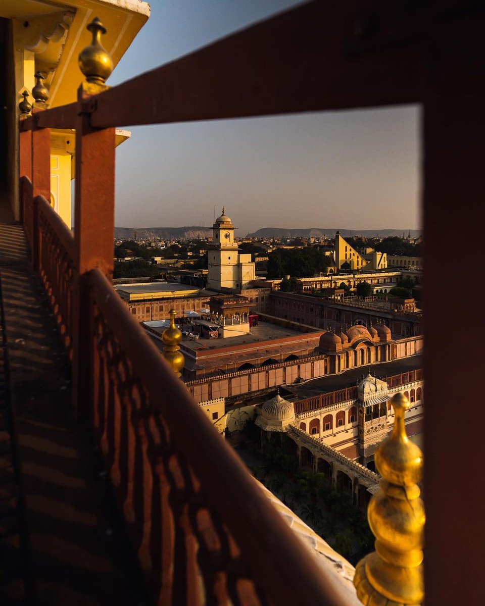 JCPExperiences's tweet photo. Experience the regal heritage of Jaipur with a #royaltour of the #ChandraMahal at #TheCityPalaceJaipur π«
DM us to book a #privatetour
#JaipurCityPalaceExperiences
#DurgaDiyaEnterprises
Reposted from @chiragkhannaa on #instagram https://t.co/S5fcZybFYd
