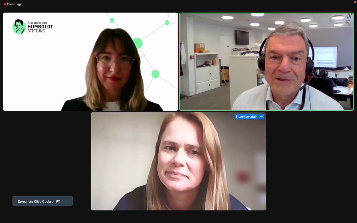 Sophie__Korn's tweet image. Exciting 1st day at #ResearchComLab. Inspiring insights into @esa’s search for life beyond earth by @MarkusPatig, valuable opinions on sci communication by @clivecookson and lively discussions with fellow scientists &amp;amp; journalists. Thanks @AvHStiftung &amp;amp; #IJP for this great format.