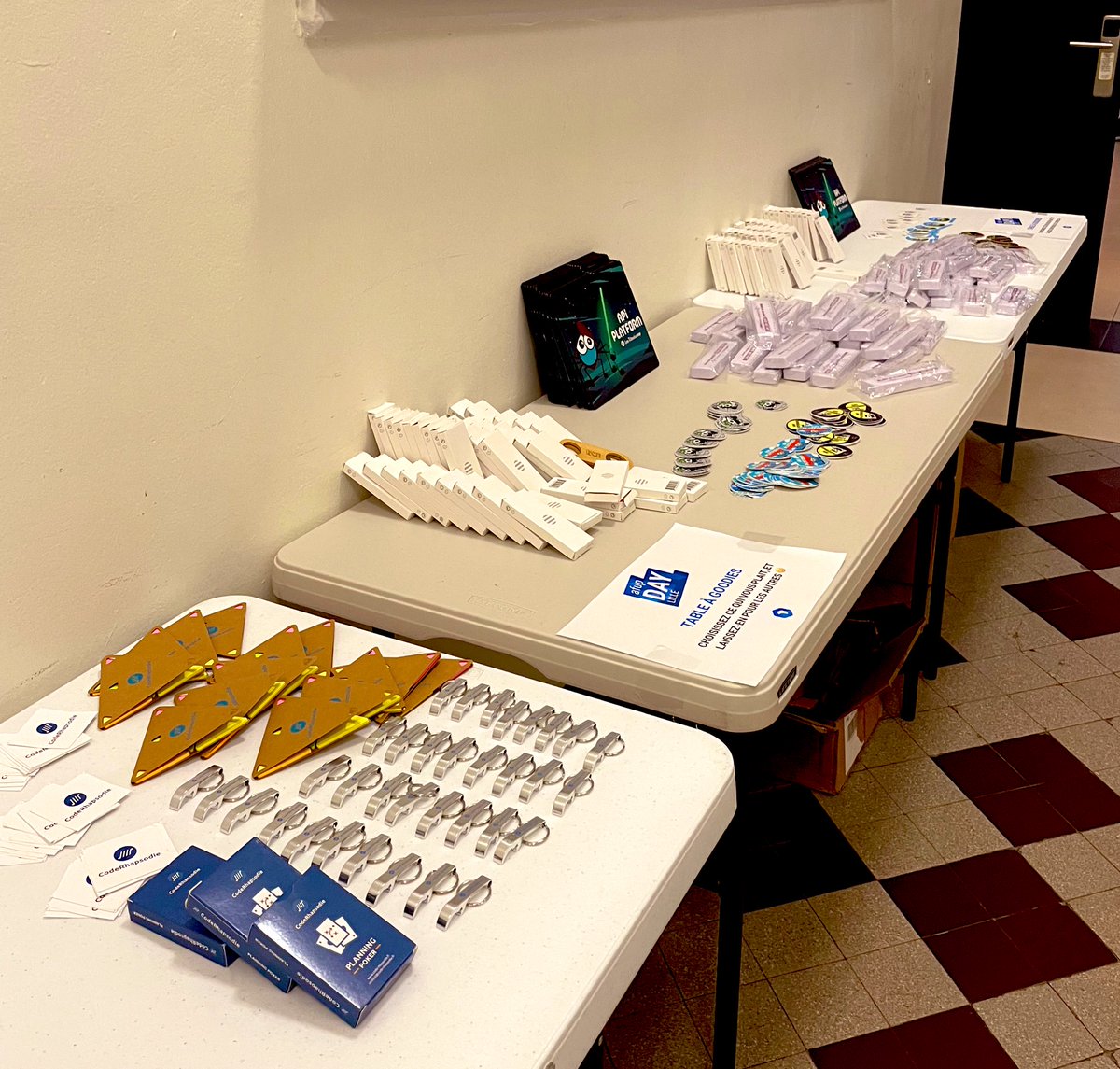 ouliber's tweet photo. Goodies ready pour l’AfupDay @afup #afupday Edition limitée de notre jeux de cartes Planning Poker ! Il n’y en aura pas pour tout le monde ! https://t.co/e1AwvugMHI