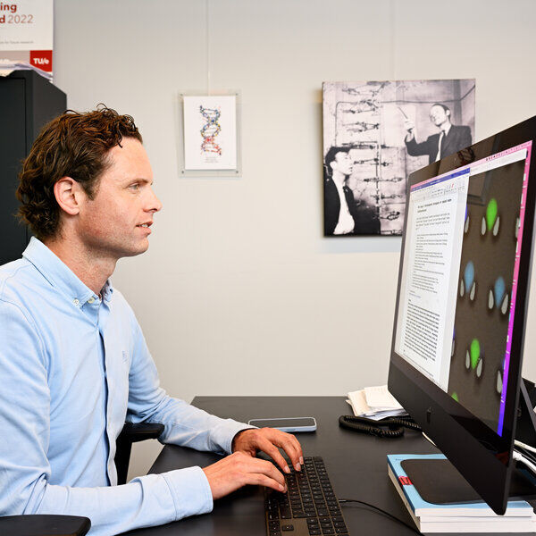talius's tweet photo. The #Future of #Data #Storage lies in #DNA #Microcapsules
DNA archival storage within reach thanks to new #PCR technique. Professor Tom de Greef expects the first DNA data center in 5 - 10 year. Data will be stored in #basepairs that make up DNA: AT & CG https://t.co/psvQ9qI7Zr https://t.co/MRwJblBucV
