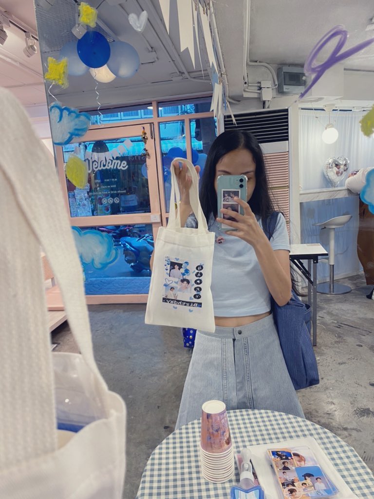 minibzjh's tweet photo. @Pachzii3 ขอบคุณงานวันเกิดฮั่นเกอที่จัดได้น่ารักมากขนาดนี้นะคะ สัมผัสได้ถึงความใส่ใจที่ทางผู้จัดได้ใส่ลงไปในโปรเจคครั้งนี้ แต่อยากตีตัวเองที่ไปถึงช้าตอนร้านใกล้ปิดแล้ว

เวลามีไม่มาก แต่ความประทับใจมีมากค่ะ😊

#จางเจ๋อฮั่น 
#zhangzhehan 
#HBDZhangZheHan https://t.co/VFTBmuwnpl
